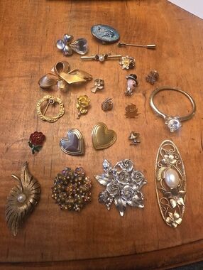 Brooch Lot Of 21 Pieces